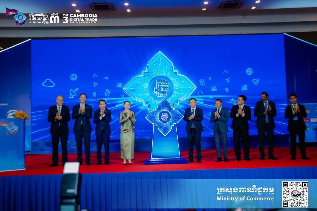 សូមទស្សនាសកម្មភាពសង្ខេបនៅថ្ងៃទី១ នៃ «វេទិកាពាណិជ្ជកម្មឌីជីថលកម្ពុជា និងពិព័រណ៍អនឡាញ លើកទី៣» (3rd Cambodia Digital Trade Forum and Online Expo – DTF 3) ក្រោមមូលបទ «ជំរុញពាណិជ្ជកម្មឌីជីថលកម្ពុជា ឆ្ពោះទៅឆ្នាំ២០៣០» “Advancing Cambodia’s Digital Trade Towards 2030”
