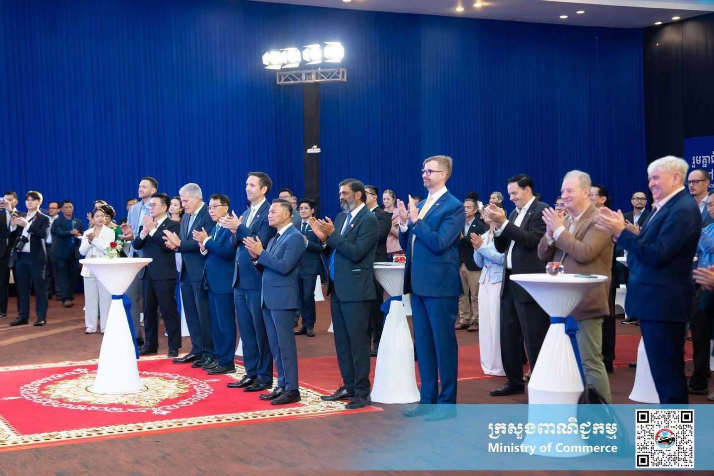 សូមទស្សនាសកម្មភាពសង្ខេបនៅថ្ងៃទី១ នៃ «វេទិកាពាណិជ្ជកម្មឌីជីថលកម្ពុជា និងពិព័រណ៍អនឡាញ លើកទី៣» (3rd Cambodia Digital Trade Forum and Online Expo – DTF 3) ក្រោមមូលបទ «ជំរុញពាណិជ្ជកម្មឌីជីថលកម្ពុជា ឆ្ពោះទៅឆ្នាំ២០៣០» “Advancing Cambodia’s Digital Trade Towards 2030”