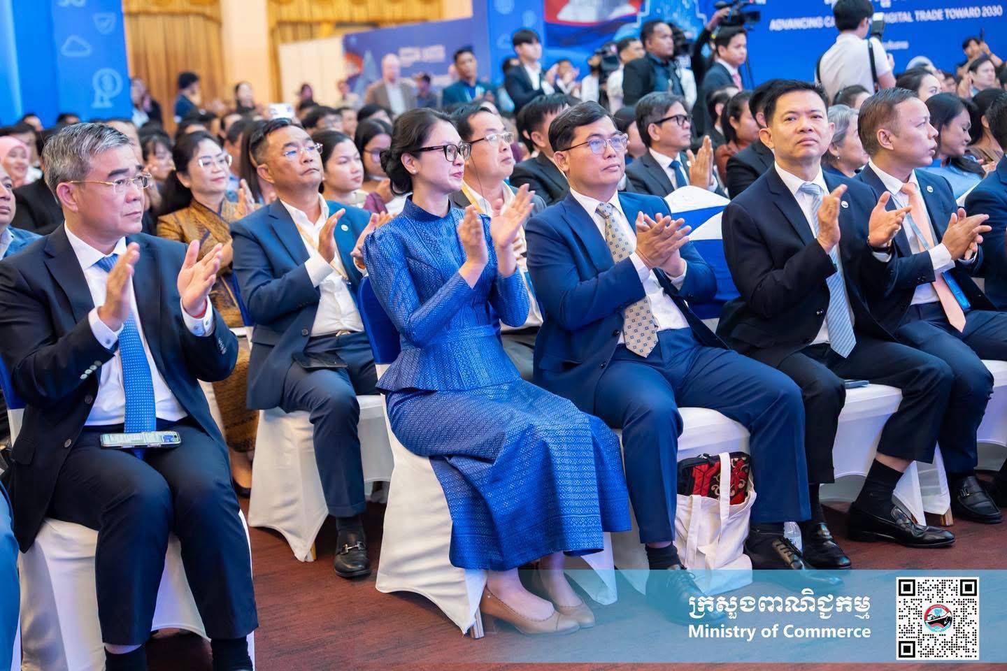 សូមទស្សនាសកម្មភាពសង្ខេបនៅថ្ងៃទី១ នៃ «វេទិកាពាណិជ្ជកម្មឌីជីថលកម្ពុជា និងពិព័រណ៍អនឡាញ លើកទី៣» (3rd Cambodia Digital Trade Forum and Online Expo – DTF 3) ក្រោមមូលបទ «ជំរុញពាណិជ្ជកម្មឌីជីថលកម្ពុជា ឆ្ពោះទៅឆ្នាំ២០៣០» “Advancing Cambodia’s Digital Trade Towards 2030”