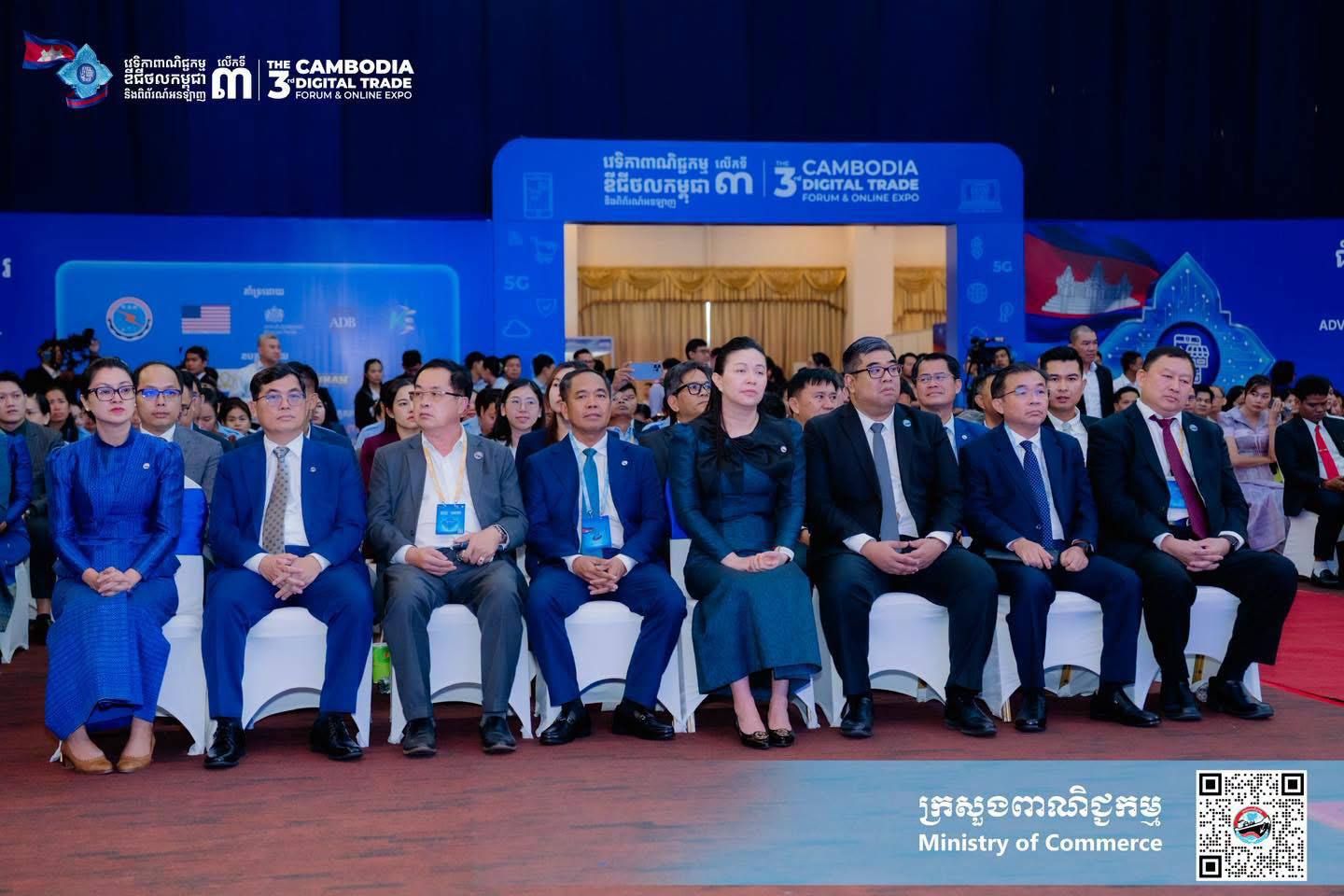 សូមទស្សនាសកម្មភាពសង្ខេបនៅថ្ងៃទី១ នៃ «វេទិកាពាណិជ្ជកម្មឌីជីថលកម្ពុជា និងពិព័រណ៍អនឡាញ លើកទី៣» (3rd Cambodia Digital Trade Forum and Online Expo – DTF 3) ក្រោមមូលបទ «ជំរុញពាណិជ្ជកម្មឌីជីថលកម្ពុជា ឆ្ពោះទៅឆ្នាំ២០៣០» “Advancing Cambodia’s Digital Trade Towards 2030”