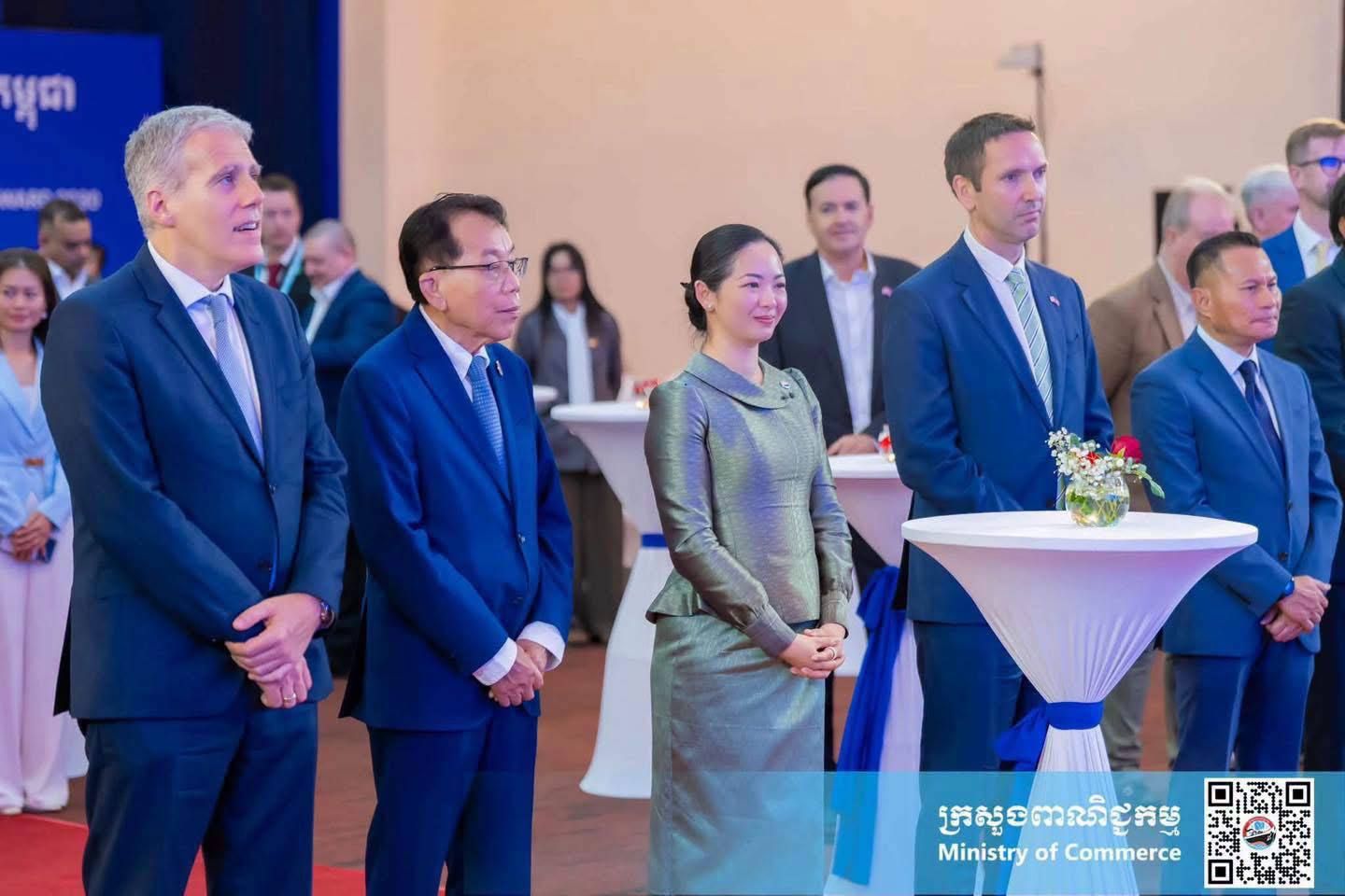 សូមទស្សនាសកម្មភាពសង្ខេបនៅថ្ងៃទី១ នៃ «វេទិកាពាណិជ្ជកម្មឌីជីថលកម្ពុជា និងពិព័រណ៍អនឡាញ លើកទី៣» (3rd Cambodia Digital Trade Forum and Online Expo – DTF 3) ក្រោមមូលបទ «ជំរុញពាណិជ្ជកម្មឌីជីថលកម្ពុជា ឆ្ពោះទៅឆ្នាំ២០៣០» “Advancing Cambodia’s Digital Trade Towards 2030”