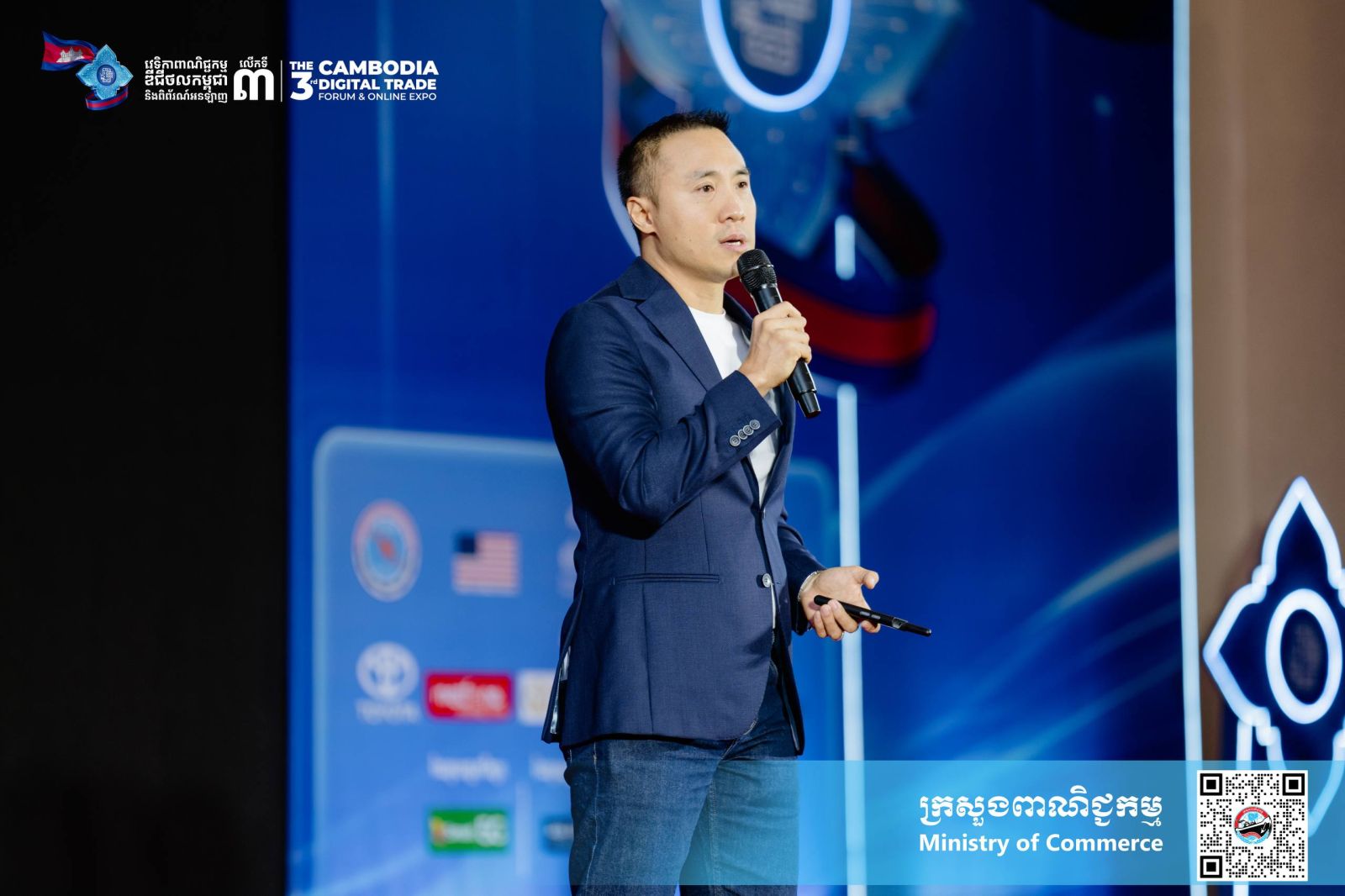 លោកជំទាវ ជា រដ្ឋា រដ្ឋលេខាធិការក្រសួងពាណិជ្ជកម្ម អញ្ជើញជាអធិបតីក្នុងពិធីបើកកម្មវិធី «TEDxPhnom Penh Salon» ដែលជាព្រឹត្តិការណ៍អមក្នុង «វេទិកាពាណិជ្ជកម្មឌីជីថលកម្ពុជា និងពិព័រណ៍អនឡាញ លើកទី៣»
