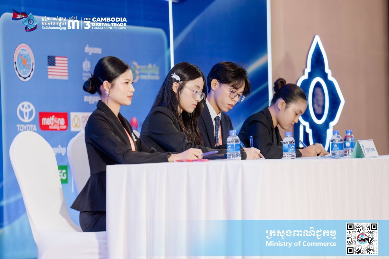 ក្រសួងពាណិជ្ជកម្ម រៀបចំ «កម្មវិធីជជែកដេញដោលយុវជន វគ្គពាក់កណ្តាលផ្តាច់ព្រ័ត្រ» ក្រោមប្រធានបទ «ពាណិជ្ជកម្មឌីជីថលនៅកម្ពុជា»