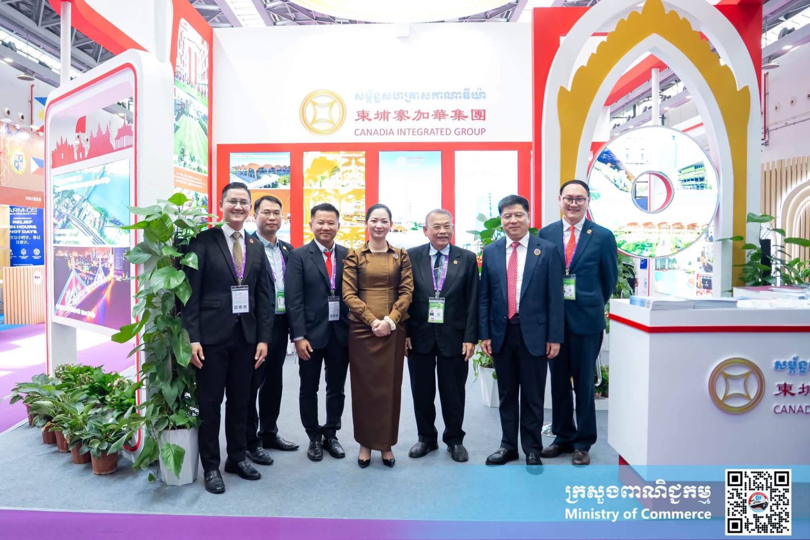 លោកជំទាវ ចម និម្មល រដ្ឋមន្ត្រីក្រសួងពាណិជ្ជកម្ម និងជាប្រធានគណៈកម្មការអន្តរក្រសួងដើម្បីរៀបចំ និងចូលរួមពិព័រណ៍ពិភពលោក និងពិព័រណ៍ពាណិជ្ជកម្មអន្តរជាតិ អញ្ជើញជាអធិបតីសម្ពោធស្តង់ពិព័រណ៍ពាណិជ្ជកម្មរបស់កម្ពុជា នាឱកាសព្រឹត្តិការណ៍ពិព័រណ៍ចិន-អាស៊ាន លើកទី២៣