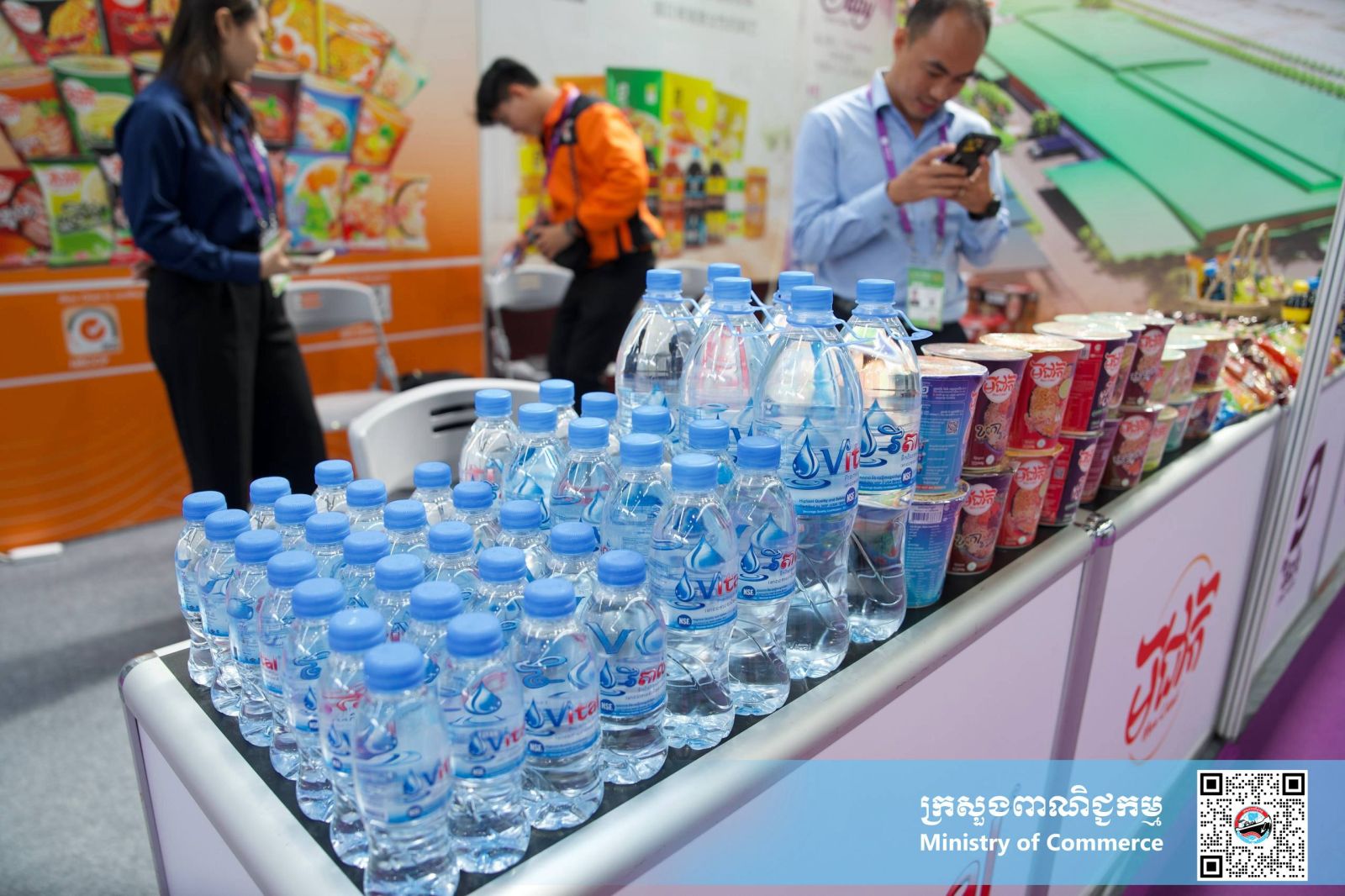 លោកជំទាវ ចម និម្មល រដ្ឋមន្ត្រីក្រសួងពាណិជ្ជកម្ម និងជាប្រធានគណៈកម្មការអន្តរក្រសួងដើម្បីរៀបចំ និងចូលរួមពិព័រណ៍ពិភពលោក និងពិព័រណ៍ពាណិជ្ជកម្មអន្តរជាតិ អញ្ជើញជាអធិបតីសម្ពោធស្តង់ពិព័រណ៍ពាណិជ្ជកម្មរបស់កម្ពុជា នាឱកាសព្រឹត្តិការណ៍ពិព័រណ៍ចិន-អាស៊ាន លើកទី២៣