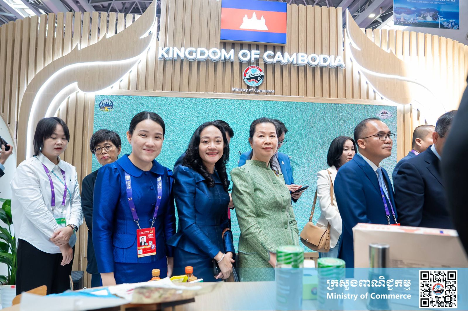 លោកជំទាវ ចម និម្មល រដ្ឋមន្ត្រីក្រសួងពាណិជ្ជកម្ម និងជាប្រធានគណៈកម្មការអន្តរក្រសួងដើម្បីរៀបចំ និងចូលរួមពិព័រណ៍ពិភពលោក និងពិព័រណ៍ពាណិជ្ជកម្មអន្តរជាតិ អញ្ជើញជាអធិបតីសម្ពោធស្តង់ពិព័រណ៍ពាណិជ្ជកម្មរបស់កម្ពុជា នាឱកាសព្រឹត្តិការណ៍ពិព័រណ៍ចិន-អាស៊ាន លើកទី២៣