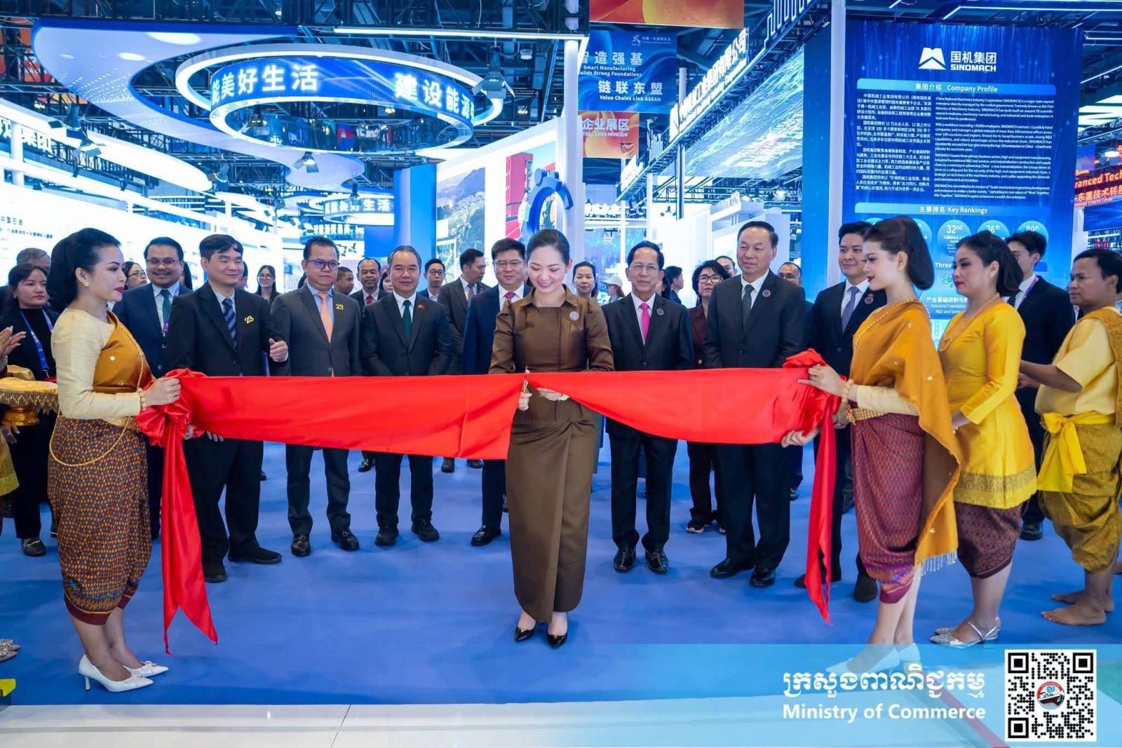 លោកជំទាវ ចម និម្មល រដ្ឋមន្ត្រីក្រសួងពាណិជ្ជកម្ម និងជាប្រធានគណៈកម្មការអន្តរក្រសួងដើម្បីរៀបចំ និងចូលរួមពិព័រណ៍ពិភពលោក និងពិព័រណ៍ពាណិជ្ជកម្មអន្តរជាតិ អញ្ជើញជាអធិបតីសម្ពោធពន្លាជាតិកម្ពុជា នាឱកាសព្រឹត្តិការណ៍ពិព័រណ៍ចិន-អាស៊ាន លើកទី២៣