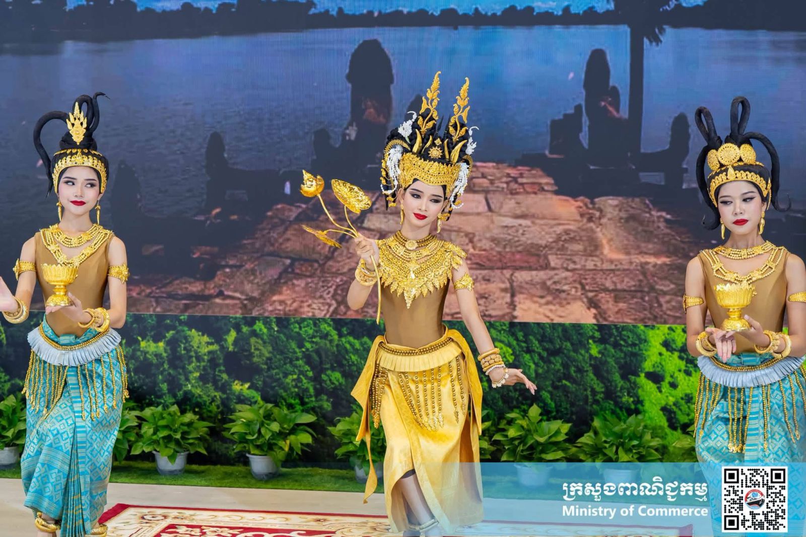 លោកជំទាវ ចម និម្មល រដ្ឋមន្ត្រីក្រសួងពាណិជ្ជកម្ម និងជាប្រធានគណៈកម្មការអន្តរក្រសួងដើម្បីរៀបចំ និងចូលរួមពិព័រណ៍ពិភពលោក និងពិព័រណ៍ពាណិជ្ជកម្មអន្តរជាតិ អញ្ជើញជាអធិបតីសម្ពោធពន្លាជាតិកម្ពុជា នាឱកាសព្រឹត្តិការណ៍ពិព័រណ៍ចិន-អាស៊ាន លើកទី២៣