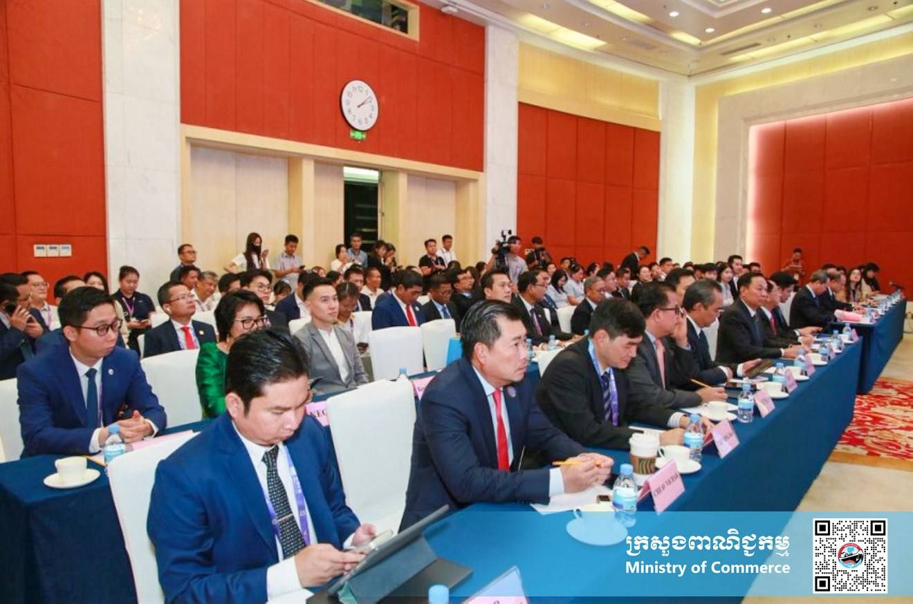 ឯកឧត្តម សំហេង បូរ៉ា អញ្ជើញជាអធិបតីក្នុងពិធីបើក «វេទិកាជំរុញពាណិជ្ជកម្ម វិនិយោគ និងទេសចរណ៍កម្ពុជា» ក្នុងឱកាសពិព័រណ៍ចិន-អាស៊ាន លើកទី២៣ នៅទីក្រុងណាននីង