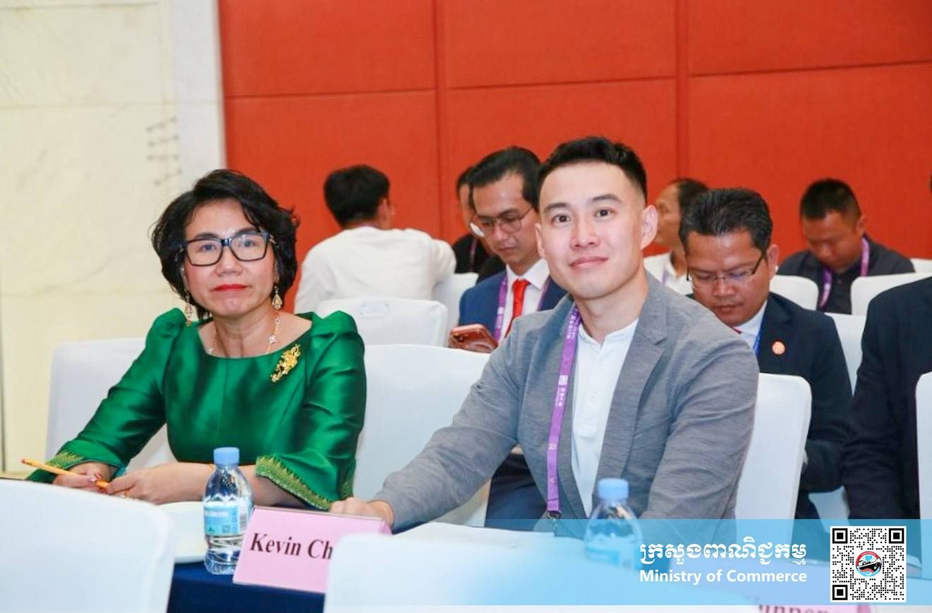ឯកឧត្តម សំហេង បូរ៉ា អញ្ជើញជាអធិបតីក្នុងពិធីបើក «វេទិកាជំរុញពាណិជ្ជកម្ម វិនិយោគ និងទេសចរណ៍កម្ពុជា» ក្នុងឱកាសពិព័រណ៍ចិន-អាស៊ាន លើកទី២៣ នៅទីក្រុងណាននីង